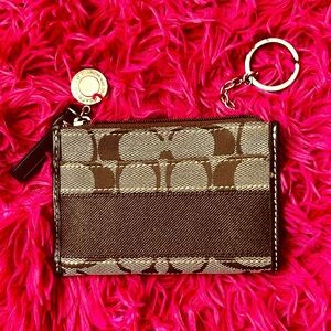 Coach NWOT Classic Brown Signature Card Holder with Keychain